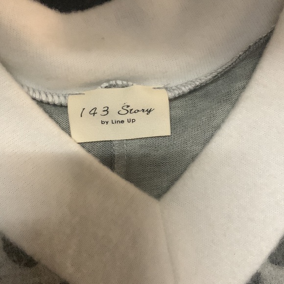 143 STORY by line up leopard print Vneck HOTNESS!!! - Picture 2 of 3